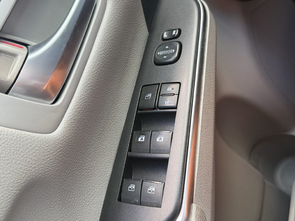 Used 2015 Toyota Camry SE FWD image 33