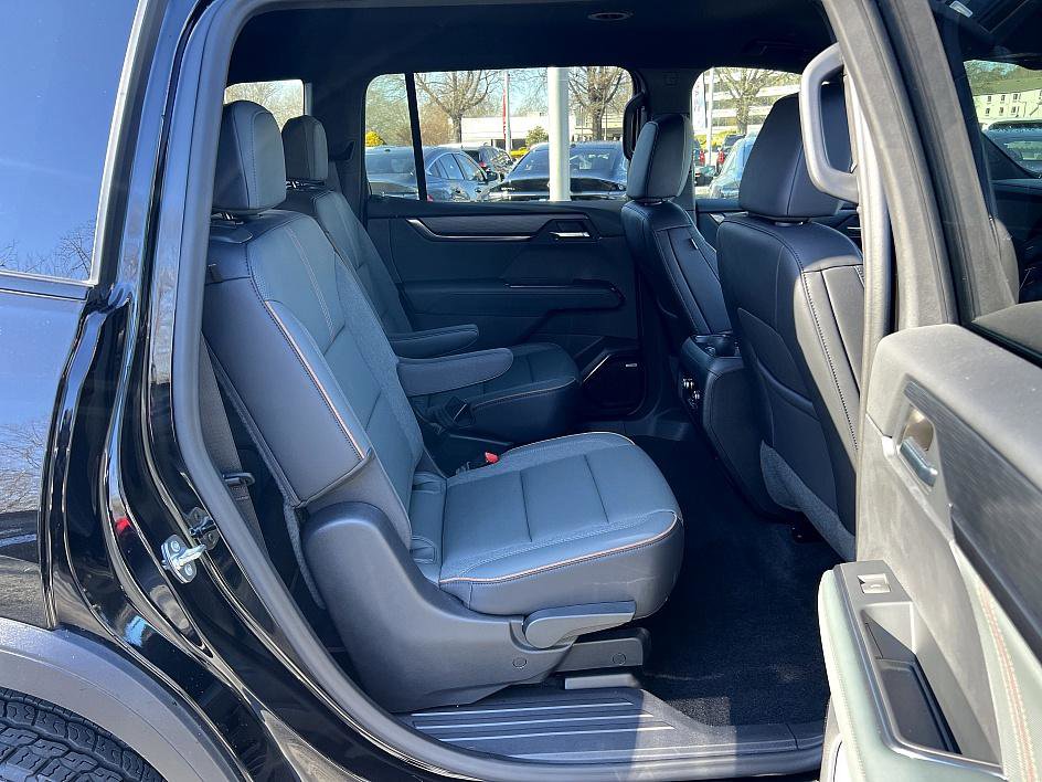 Used 2024 GMC Acadia AT4 image 23