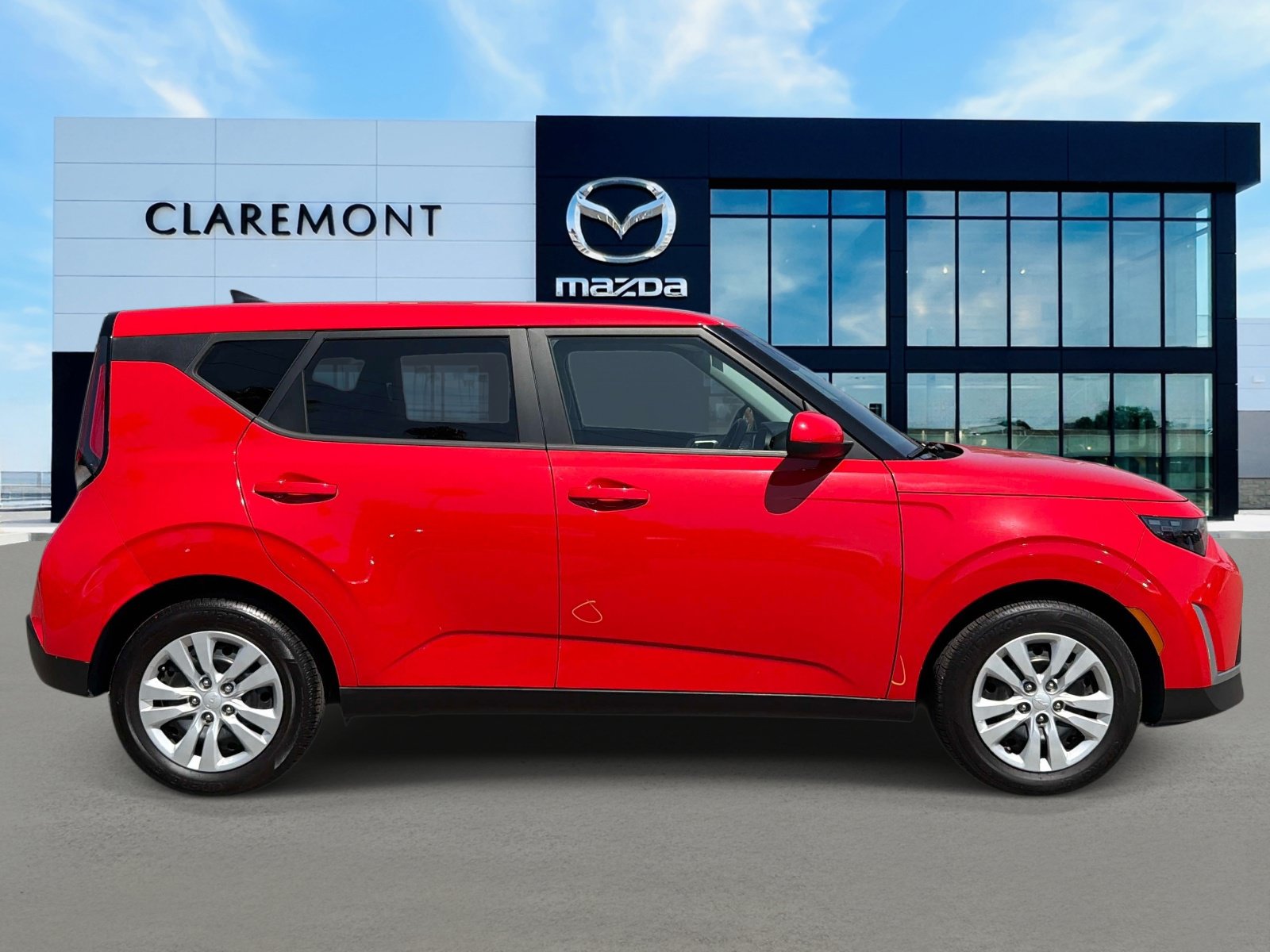 Used 2023 Kia Soul LX FWD image 4