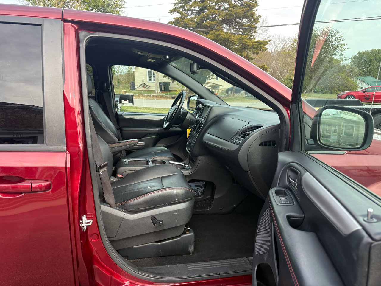 Used 2019 Dodge Grand Caravan GT image 25