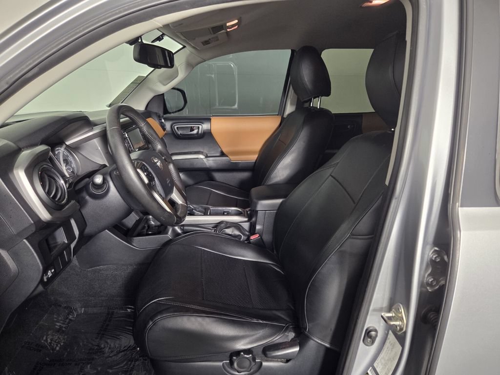 Used 2017 Toyota Tacoma TRD Sport RWD image 9
