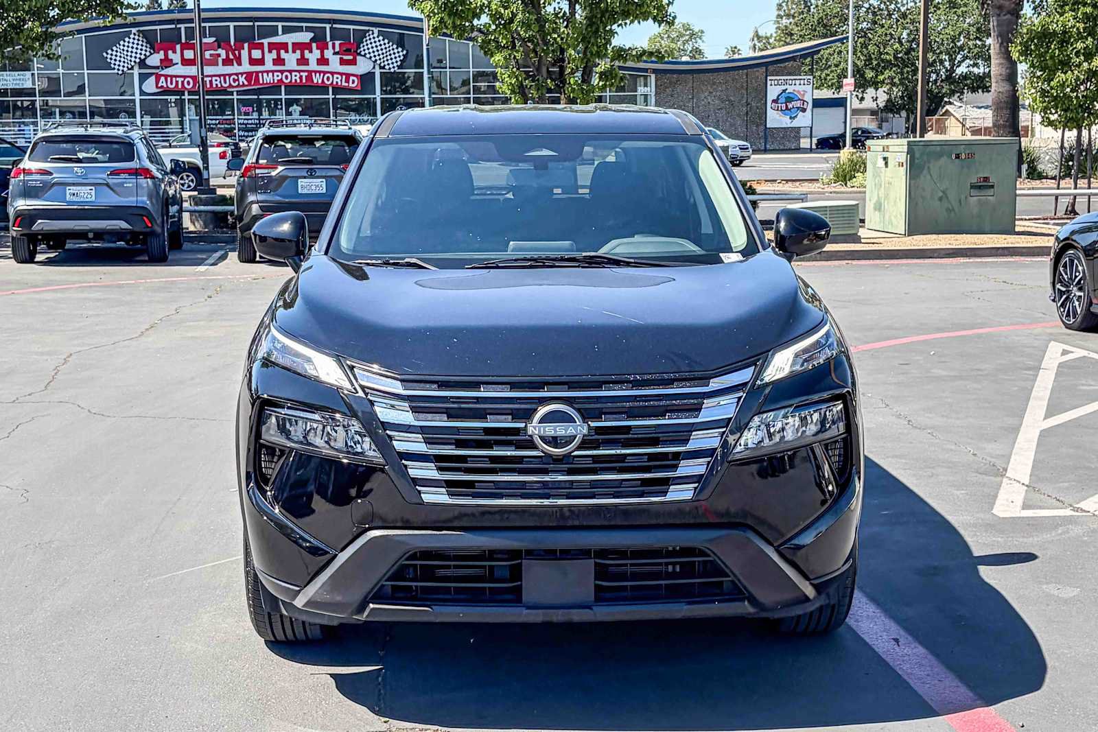 Used 2024 Nissan Rogue SV AWD/4WD image 5
