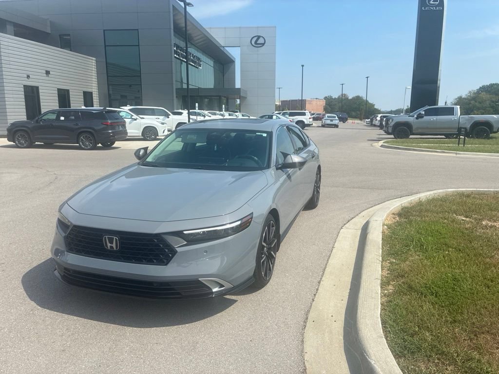 Used 2025 Honda Accord Touring image 16
