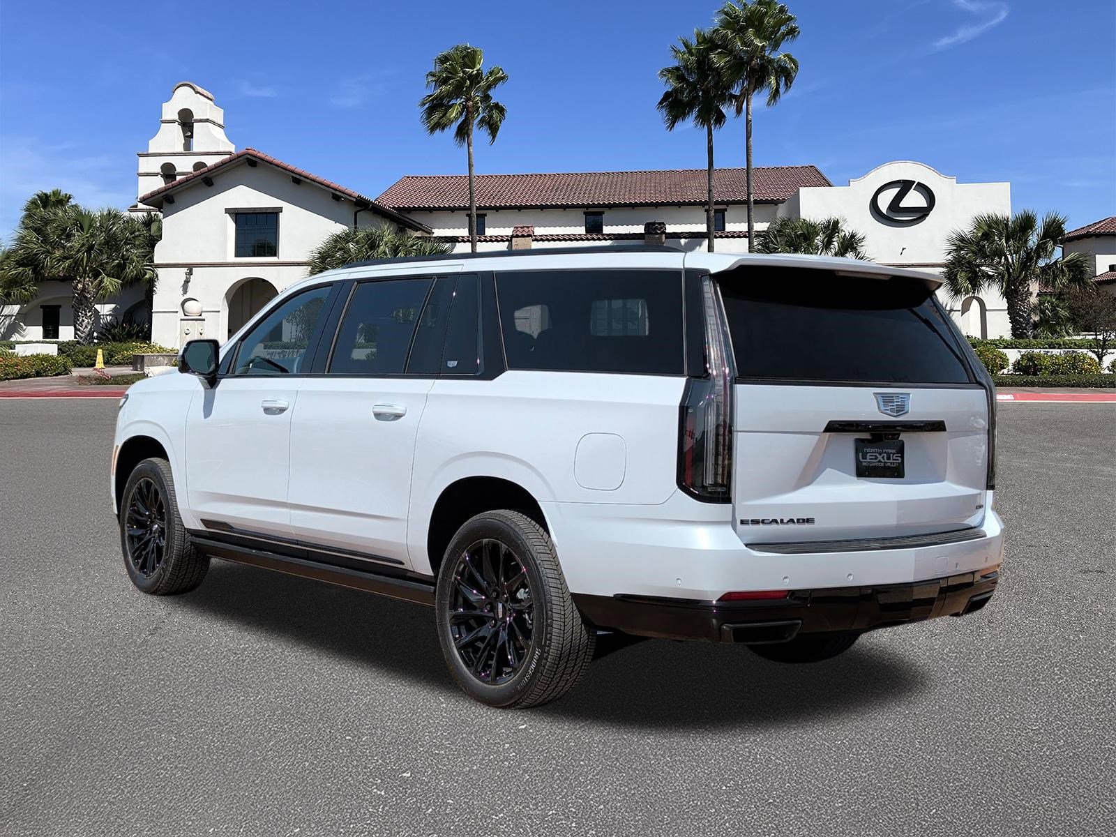 Used 2026 Cadillac Escalade ESV Sport w/ LPO, ONYX Package image 4