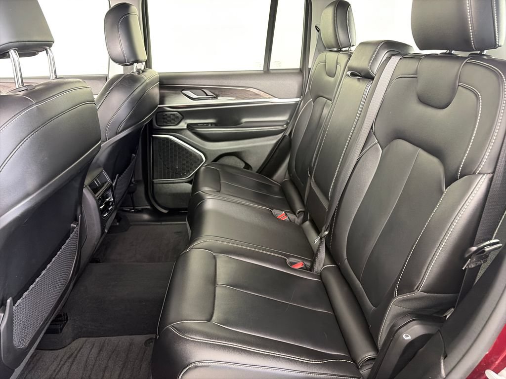 Used 2023 Jeep Grand Cherokee Limited w/ Black Appearance Package AWD/4WD image 13