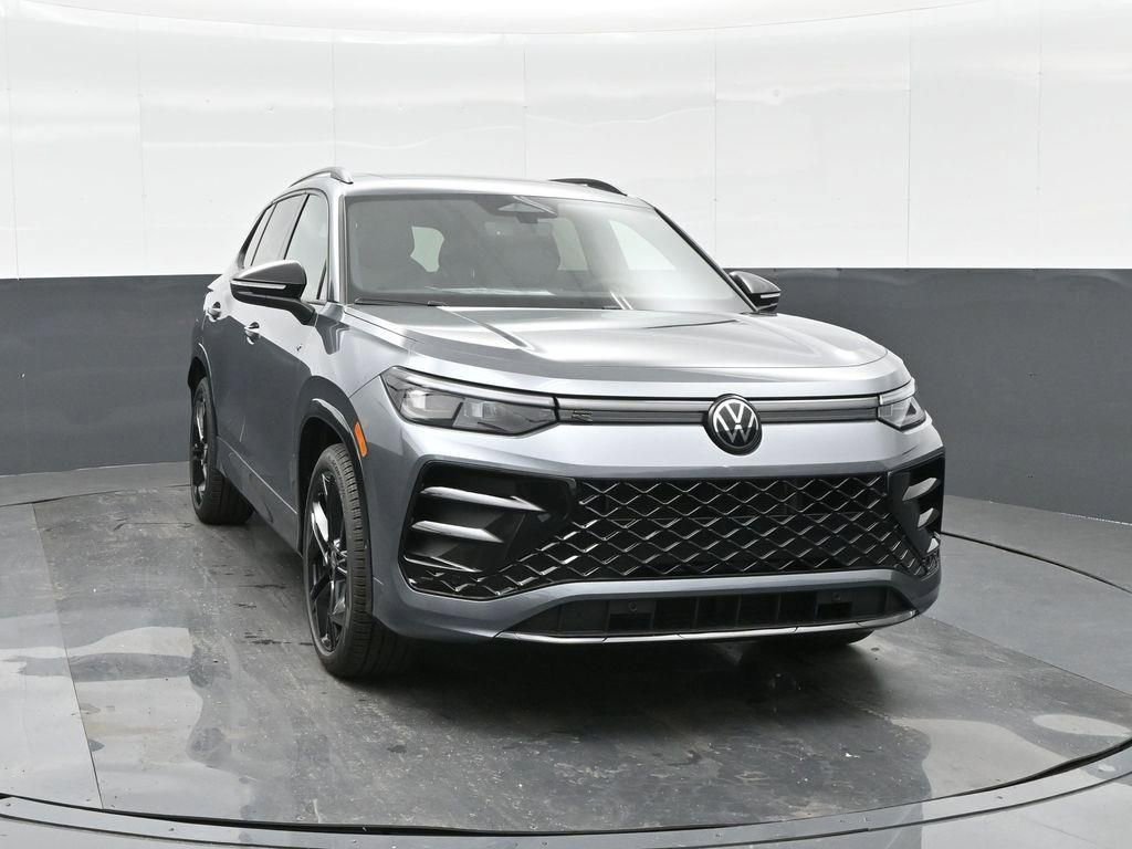 New 2026 Volkswagen Tiguan SE R-Line image 2