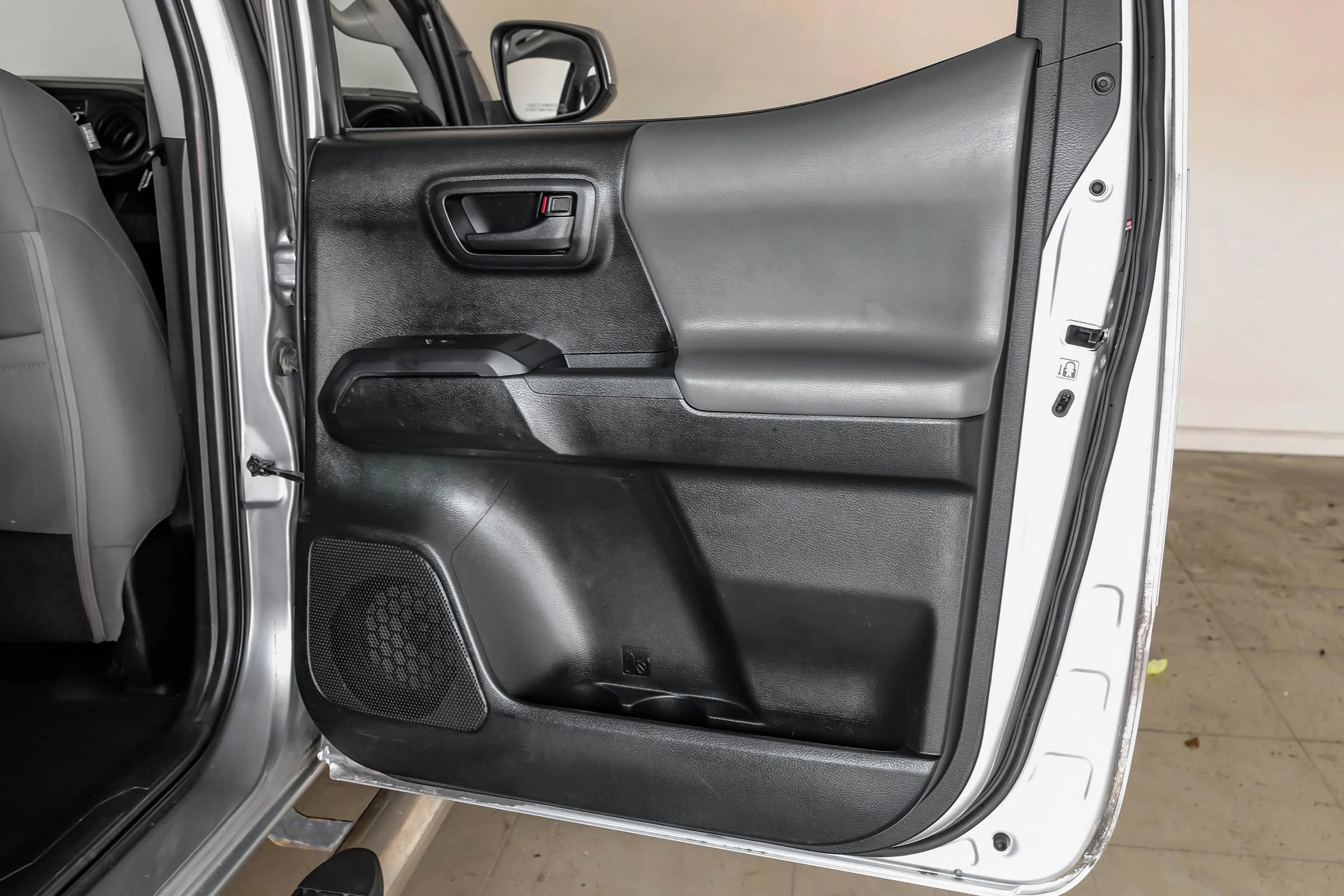 Used 2017 Toyota Tacoma SR w/ SR Convenience Package RWD image 46