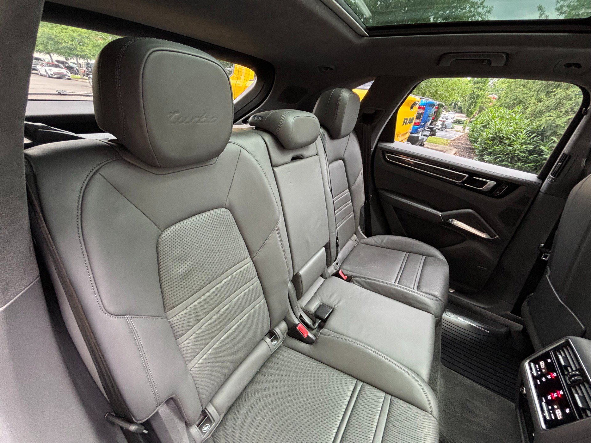Used 2023 Porsche Cayenne Turbo AWD/4WD image 36