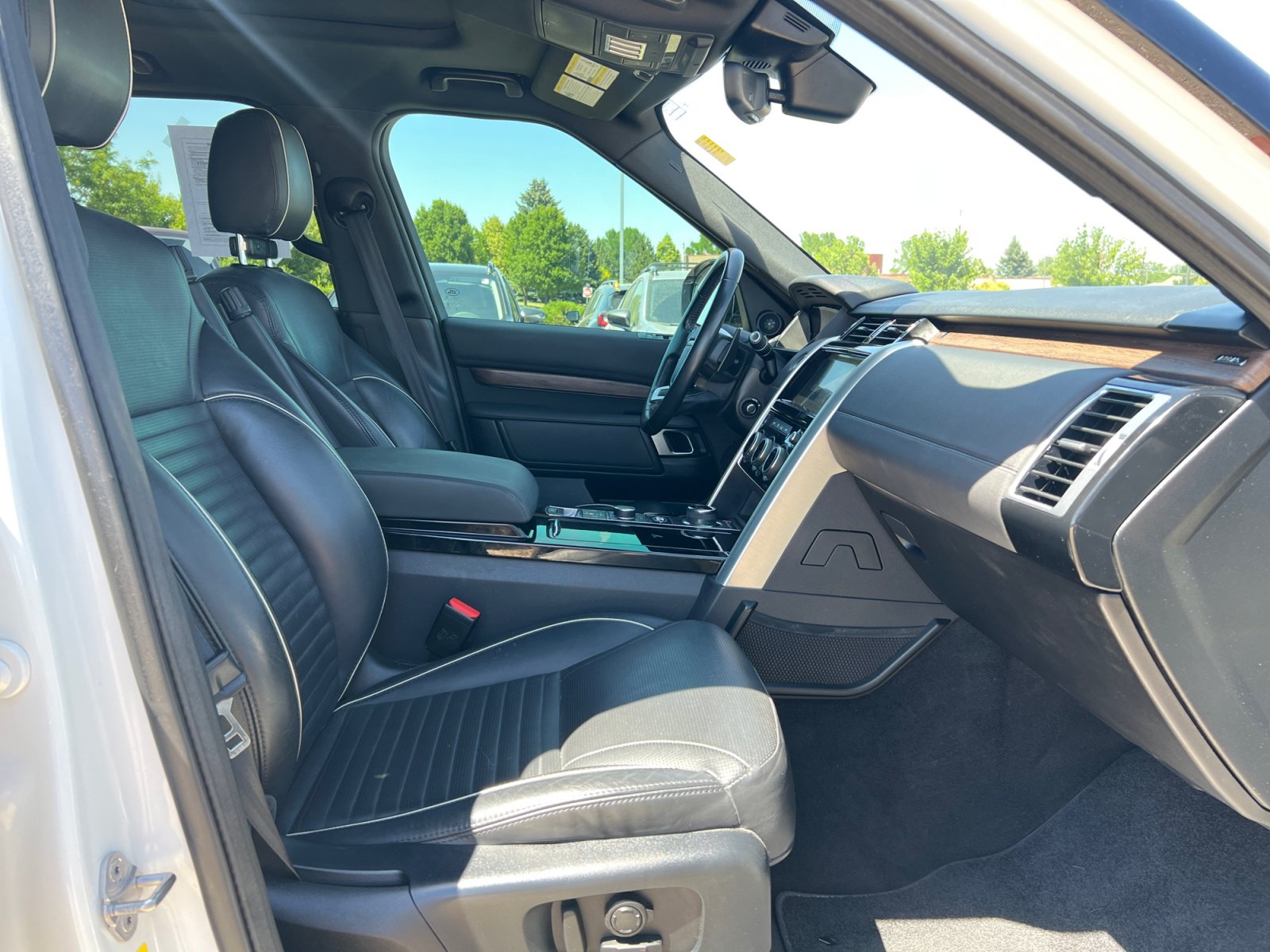 Used 2020 Land Rover Discovery HSE AWD/4WD image 19