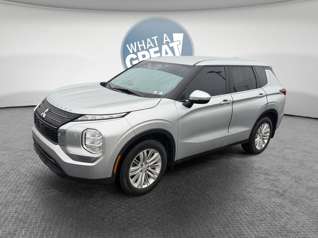 Used 2023 Mitsubishi Outlander ES image 8