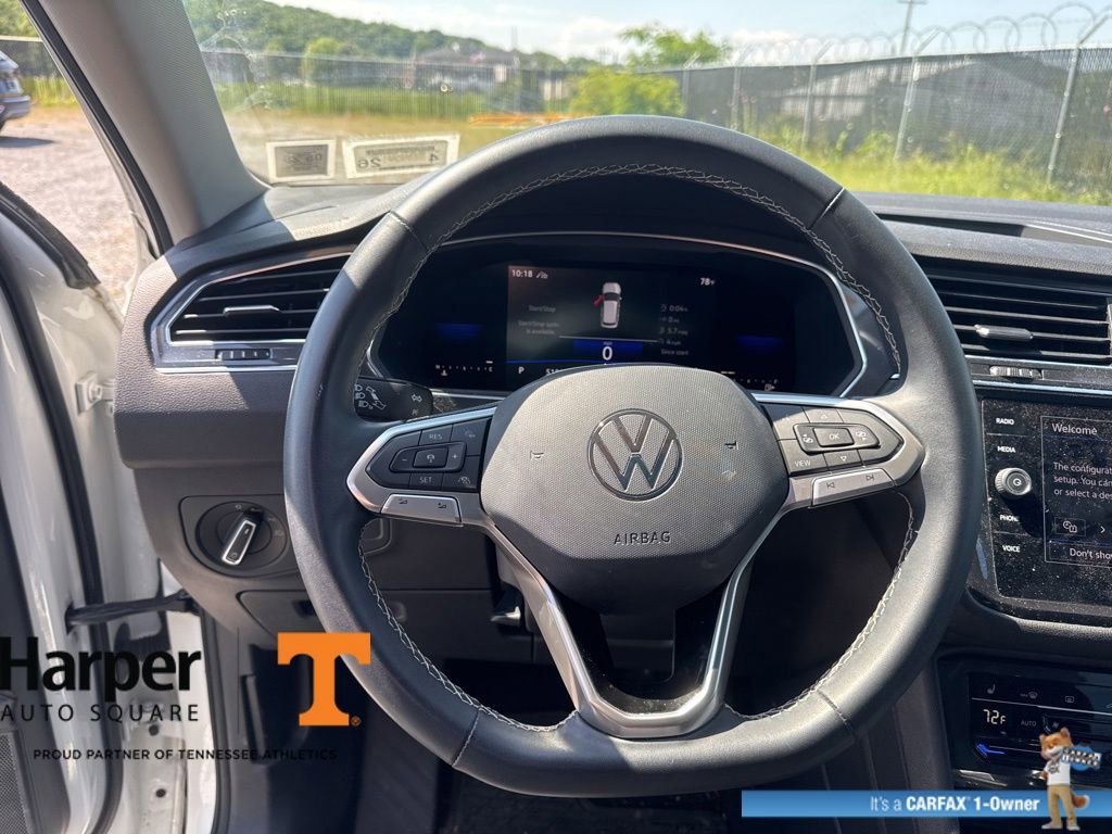 Used 2022 Volkswagen Tiguan SE w/ Panoramic Sunroof Package AWD/4WD image 17