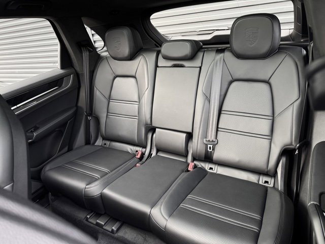 Used 2025 Porsche Cayenne Turbo image 35