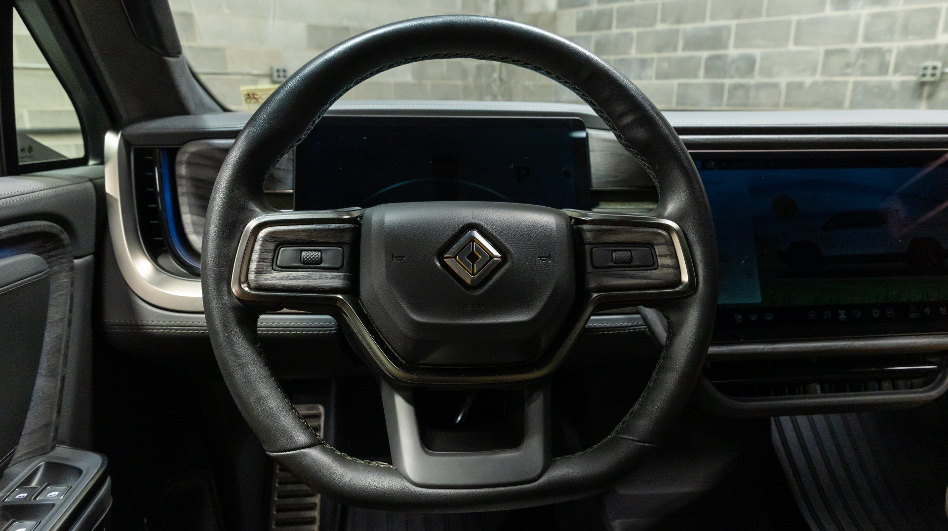 Used 2022 Rivian R1T Adventure AWD/4WD image 32