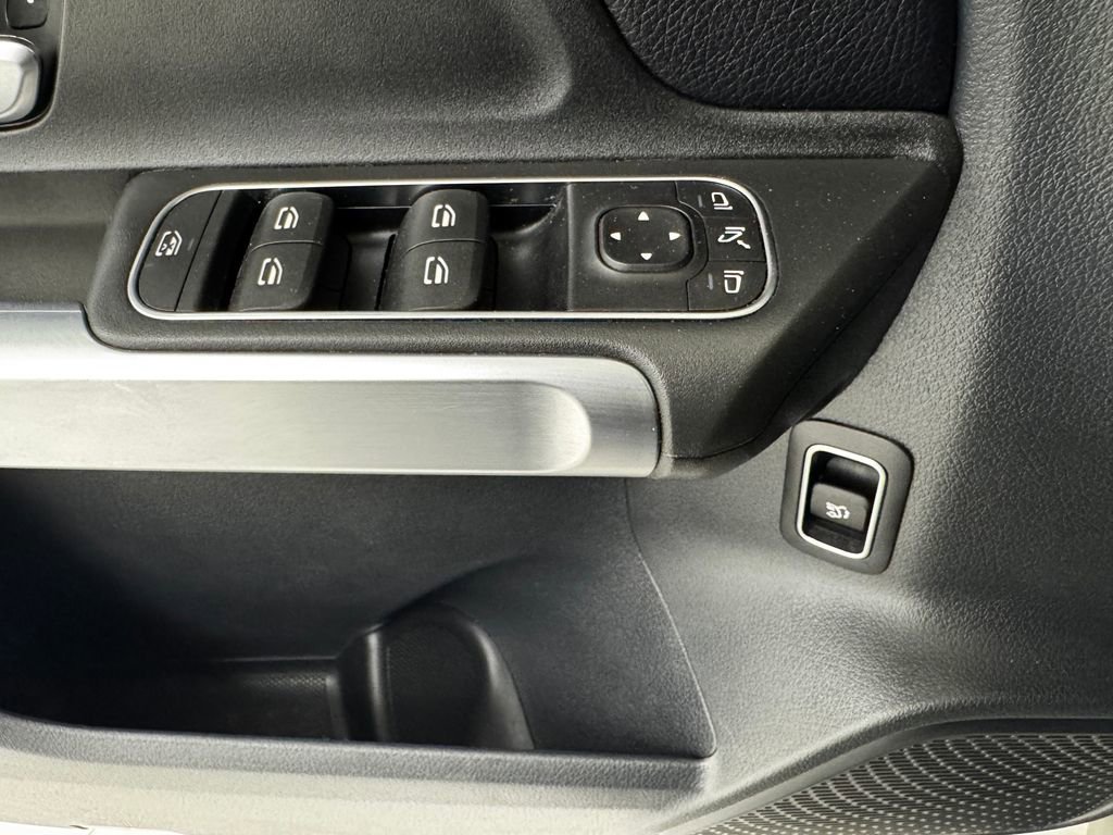 Used 2022 Mercedes-Benz GLB 250 GLB 250 w/ Premium Package Lite image 25