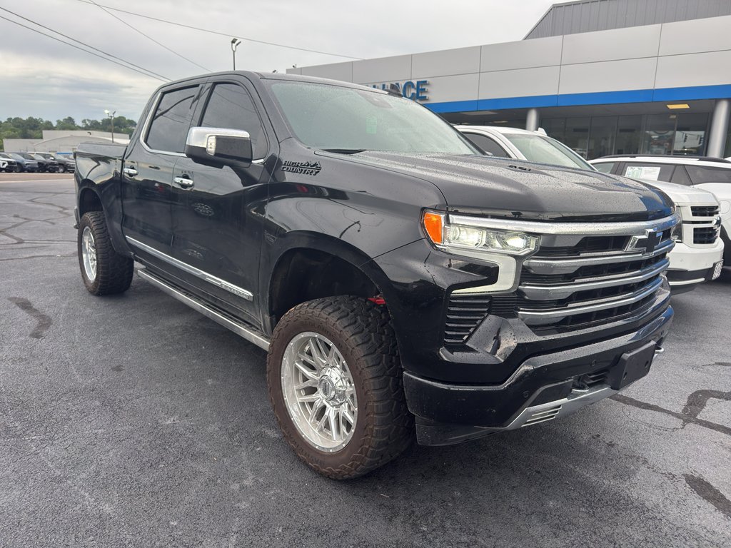 Used 2024 Chevrolet Silverado 1500 High Country w/ High Country Premium Package AWD/4WD image 3