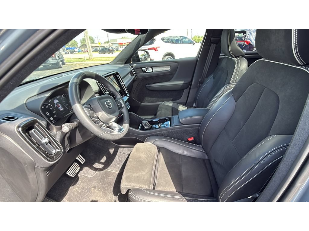 Used 2022 Volvo XC40 T5 R-Design w/ Advanced Package AWD/4WD image 28