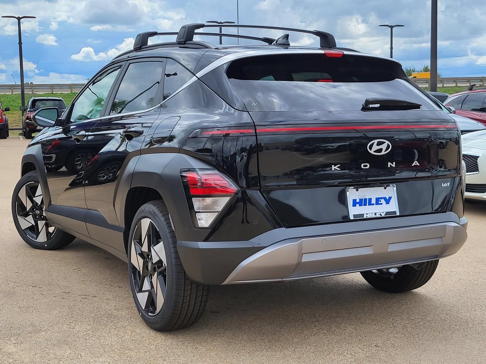 New 2026 Hyundai Kona Limited FWD image 3