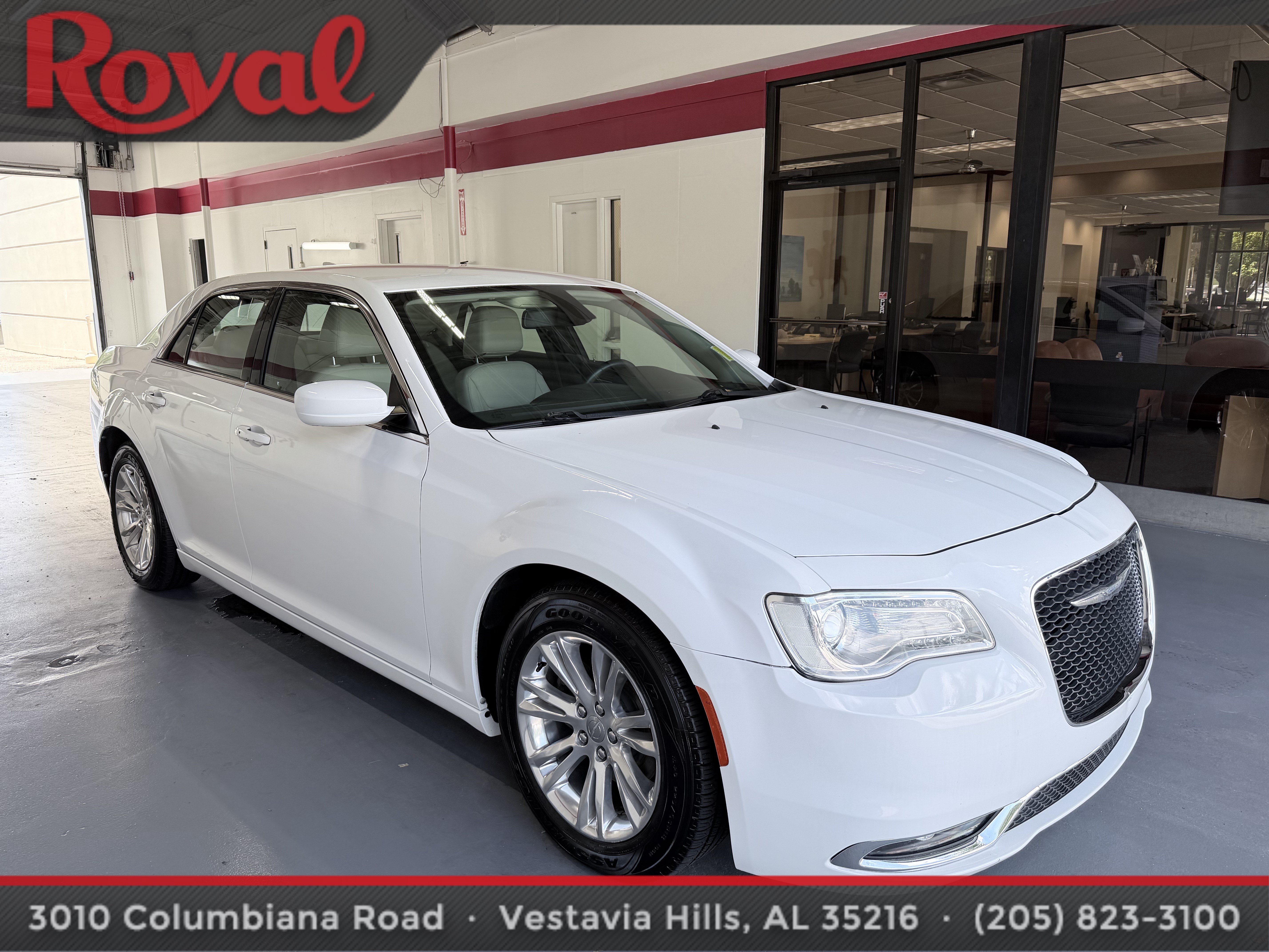 Used 2017 Chrysler 300 Limited w/ Driver Convenience Group RWD image 3