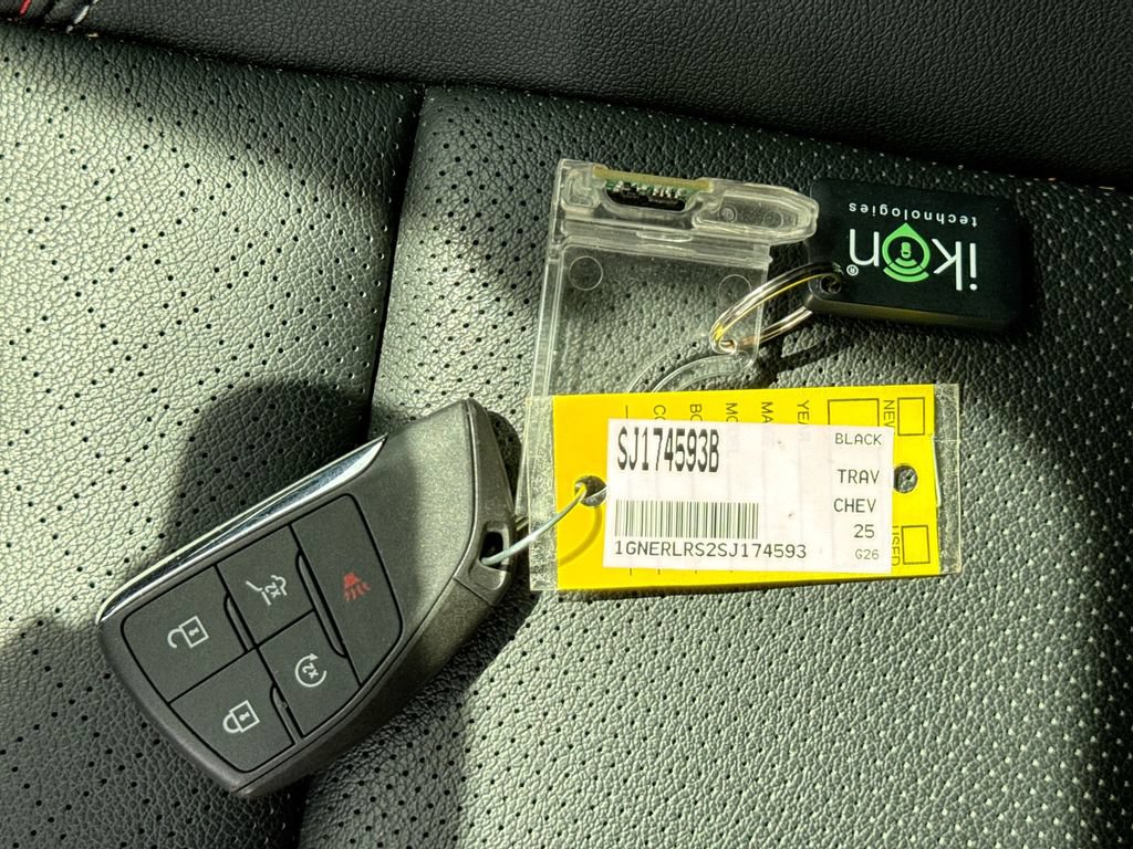 Used 2025 Chevrolet Traverse RS FWD image 37