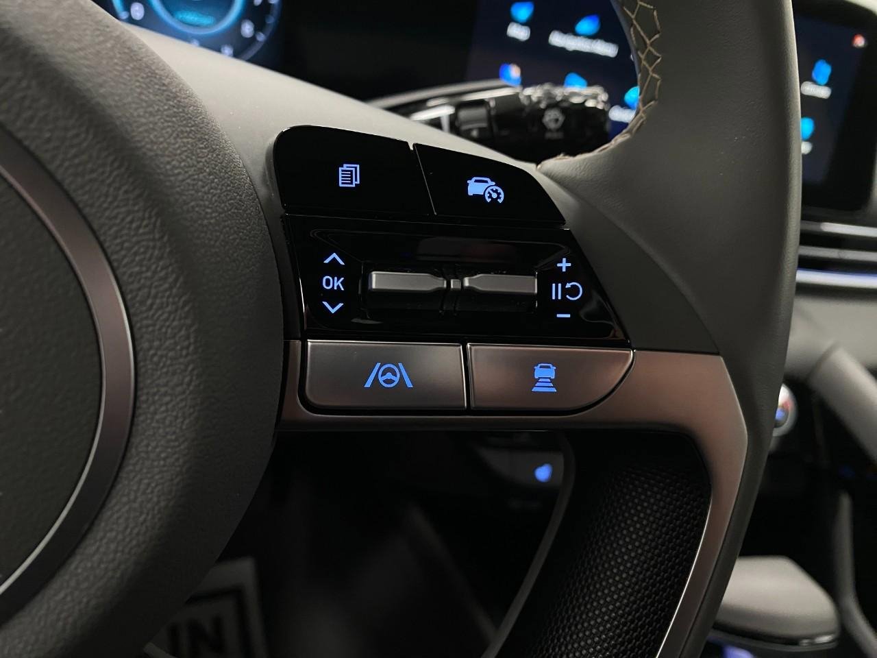 Certified 2025 Hyundai Elantra SEL image 16
