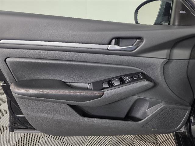 Used 2024 Nissan Altima 2.5 SR FWD image 38