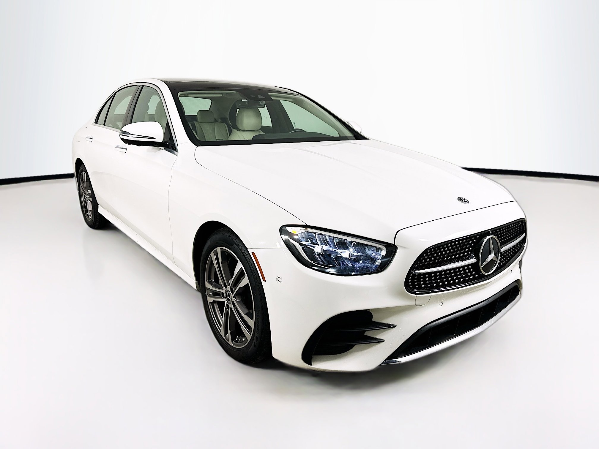 Used 2021 Mercedes-Benz E 350 4MATIC Sedan image 3