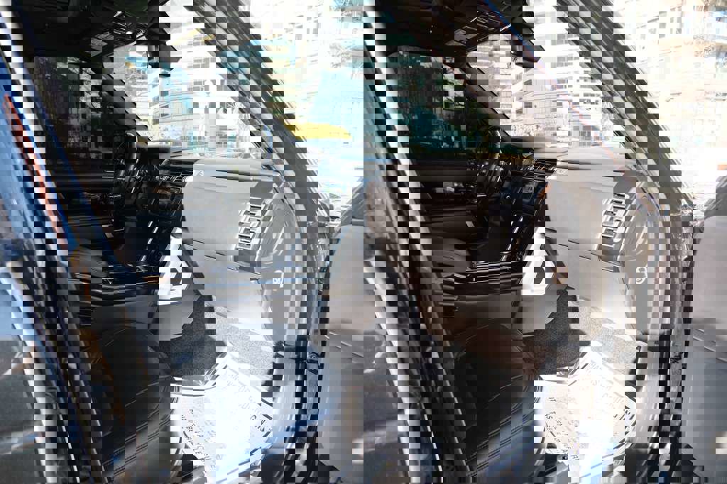 Used 2019 Land Rover Range Rover Autobiography image 41