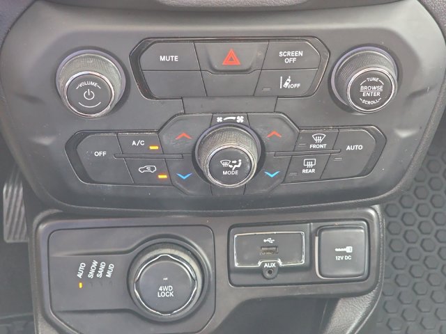Used 2022 Jeep Renegade Limited w/ Sun, Sound & Wheels Group AWD/4WD image 29