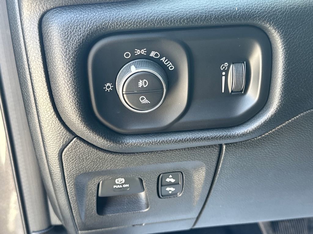 Used 2022 RAM 1500 Big Horn AWD/4WD image 33
