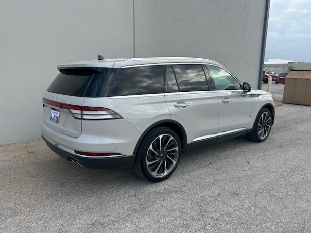 Used 2023 Lincoln Aviator Reserve w/ Equipment Group 201A image 2