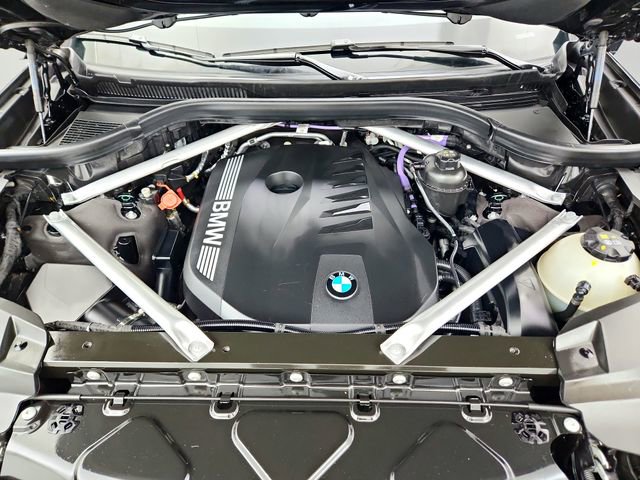 Used 2023 BMW X7 xDrive40i w/ M Sport Package image 32