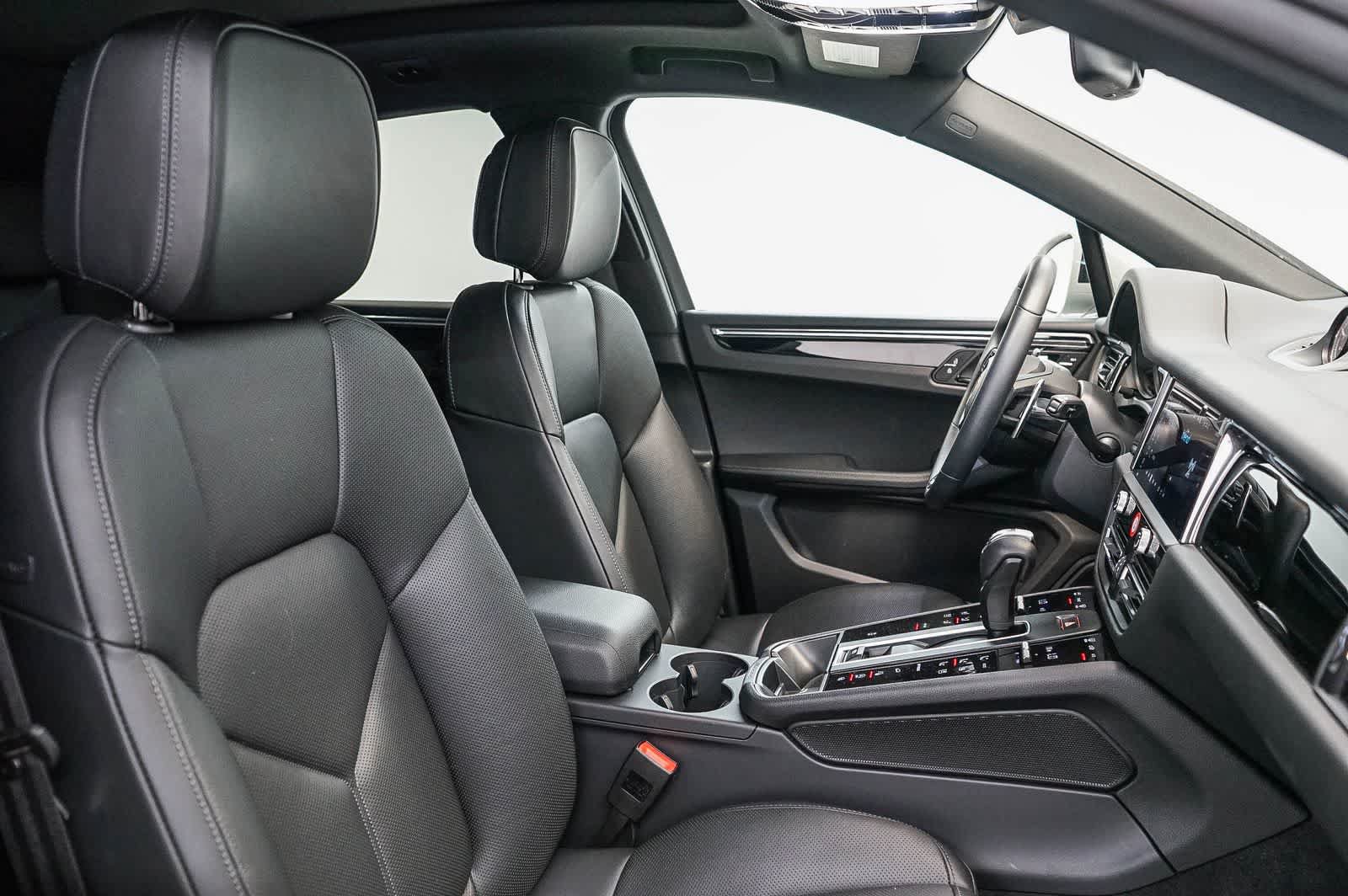 Certified 2026 Porsche Macan AWD/4WD image 22
