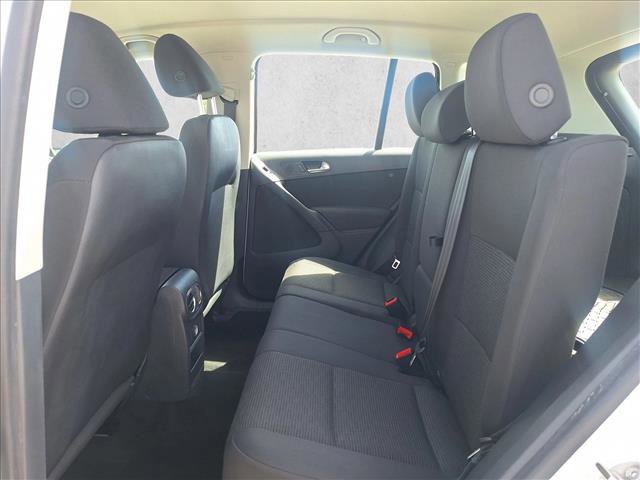 Used 2017 Volkswagen Tiguan Limited w/ Alloy Wheels Package FWD image 15