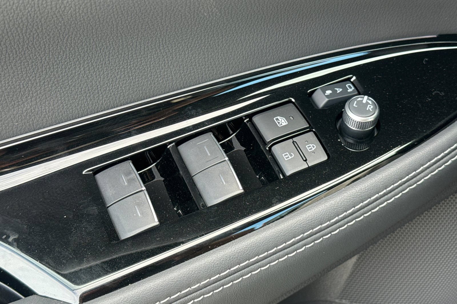 New 2026 Toyota Mirai RWD image 14