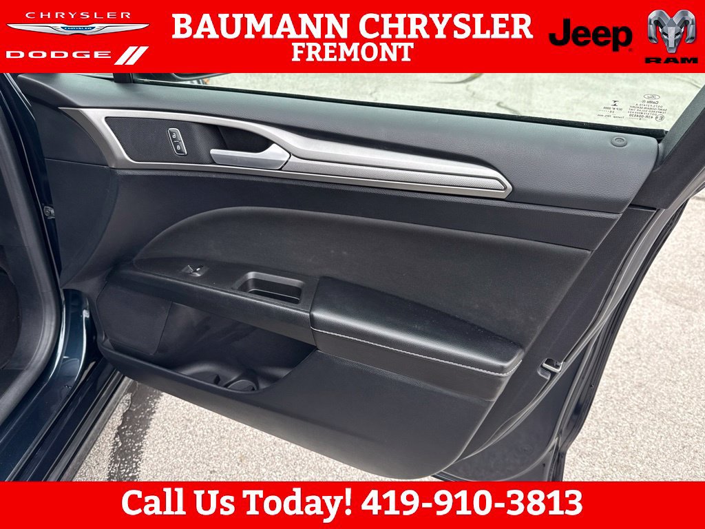 Used 2020 Ford Fusion SE AWD/4WD image 23