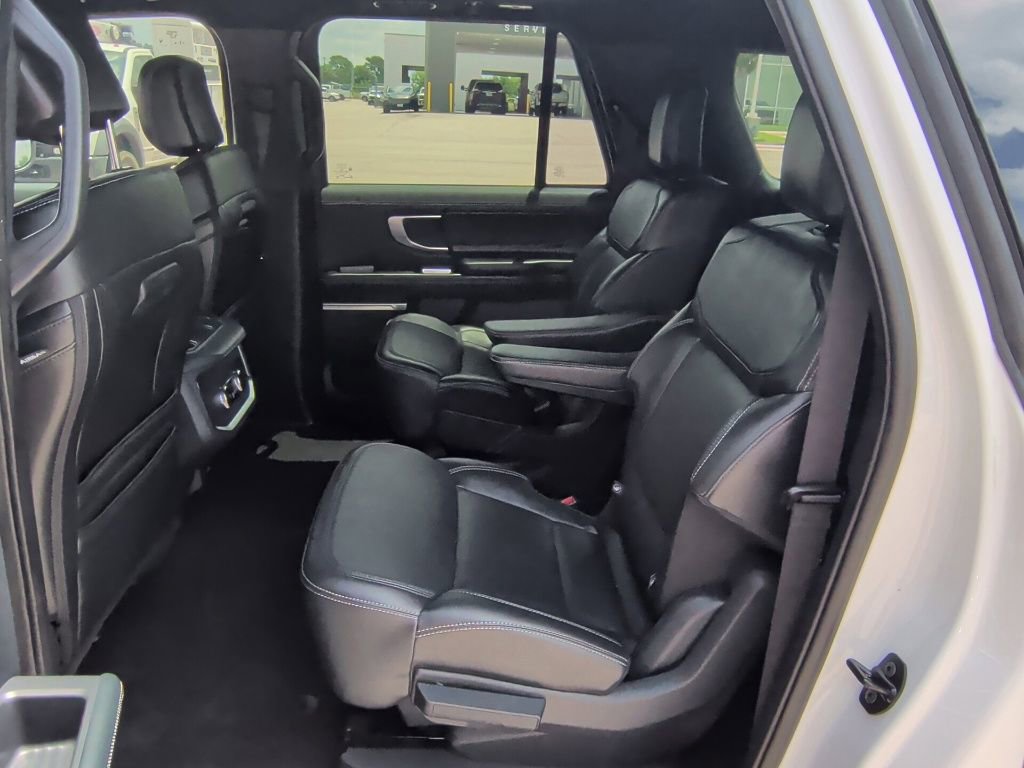 Used 2025 Ford Expedition Max Platinum w/ Stealth Appearance Package AWD/4WD image 36