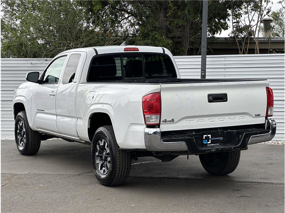 Used 2016 Toyota Tacoma SR5 AWD/4WD image 3