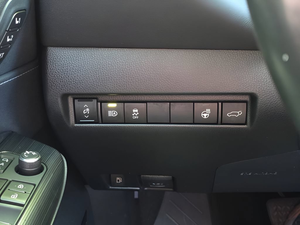 Used 2021 Toyota Venza XLE w/ Softex Package AWD/4WD image 24