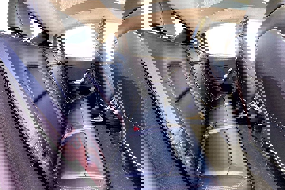 Used 2022 Tesla Model Y Long Range image 24