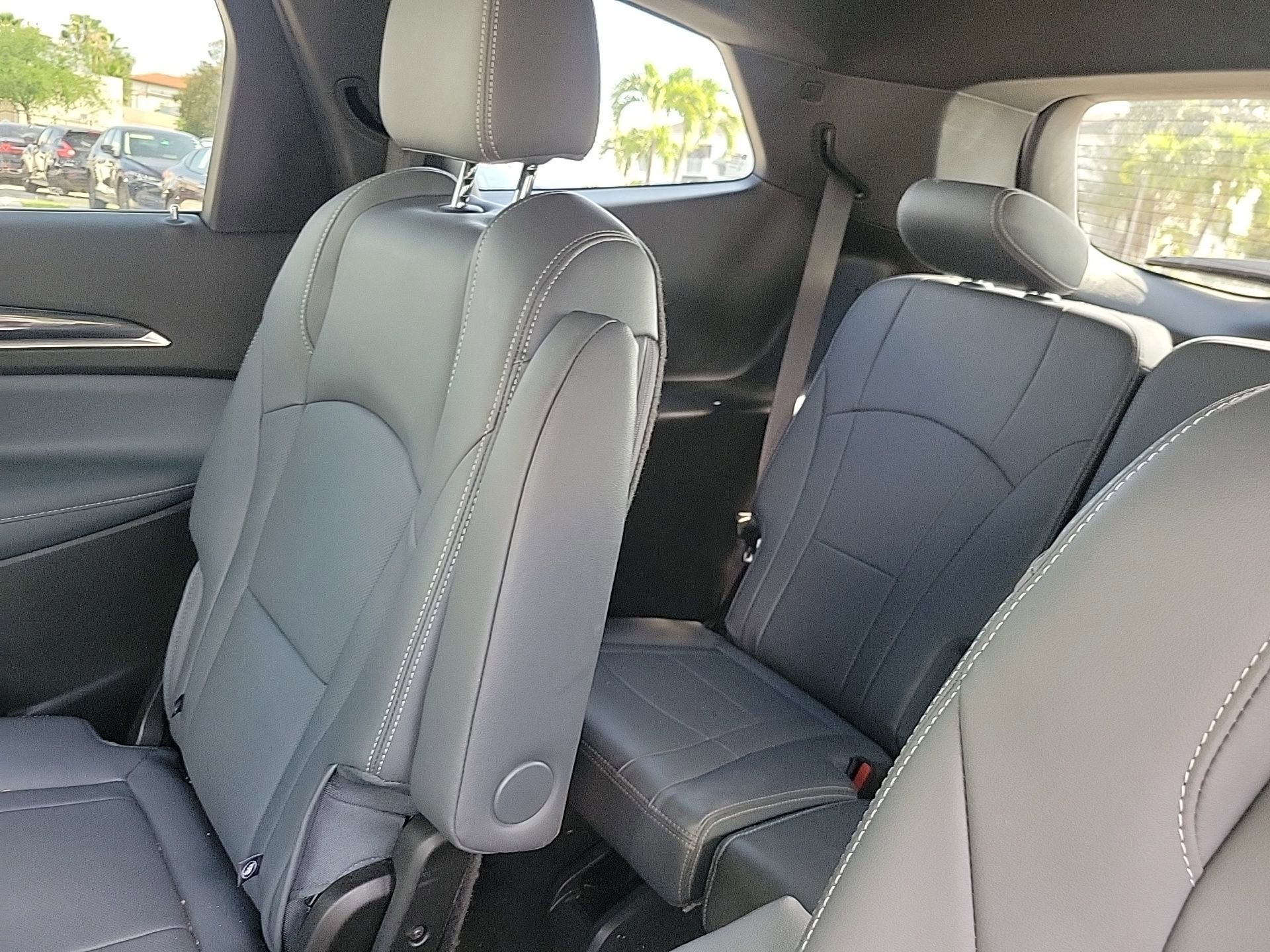 Used 2023 Buick Enclave Essence image 23