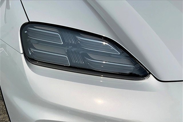 New 2025 Porsche Macan 4S Electric image 18