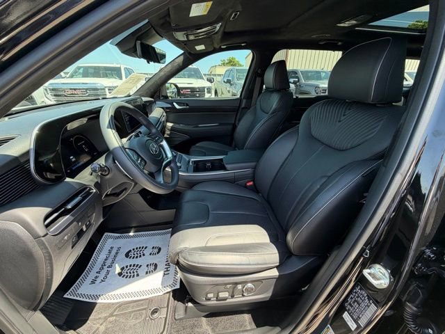Used 2024 Hyundai Palisade Calligraphy FWD image 2
