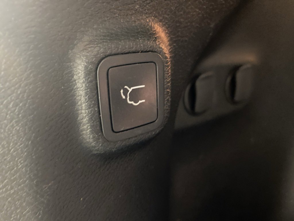 Used 2022 Jeep Cherokee Trailhawk w/ Comfort/Convenience Group image 10