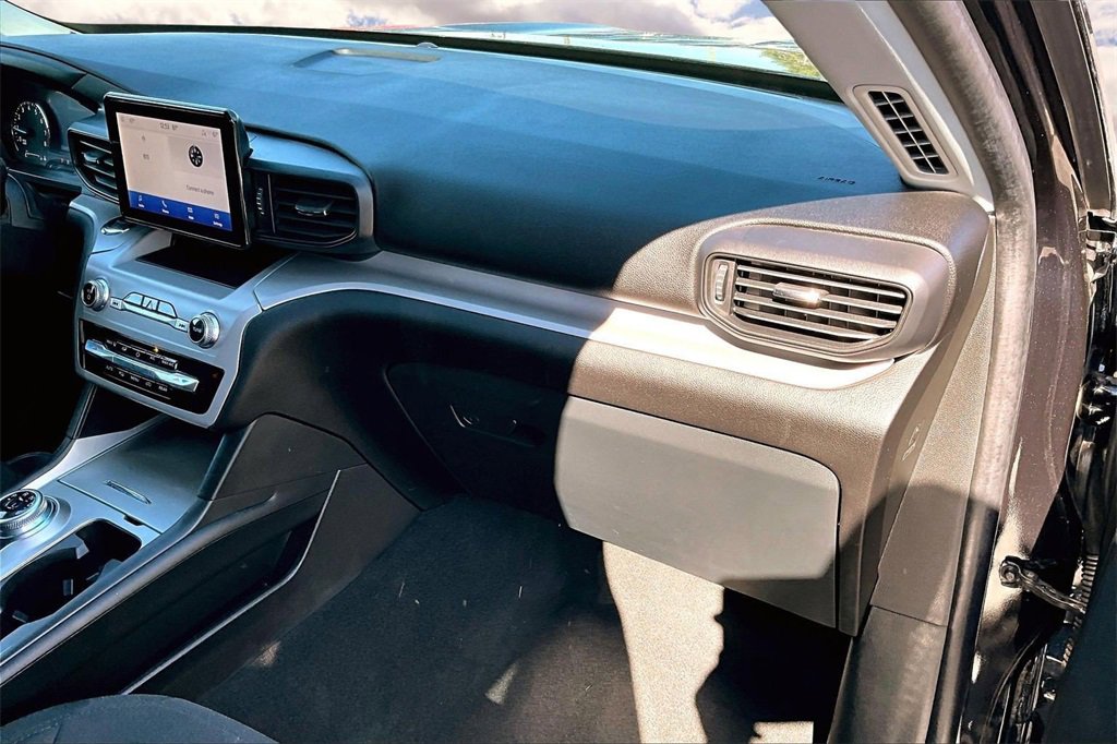 Used 2023 Ford Explorer XLT image 25