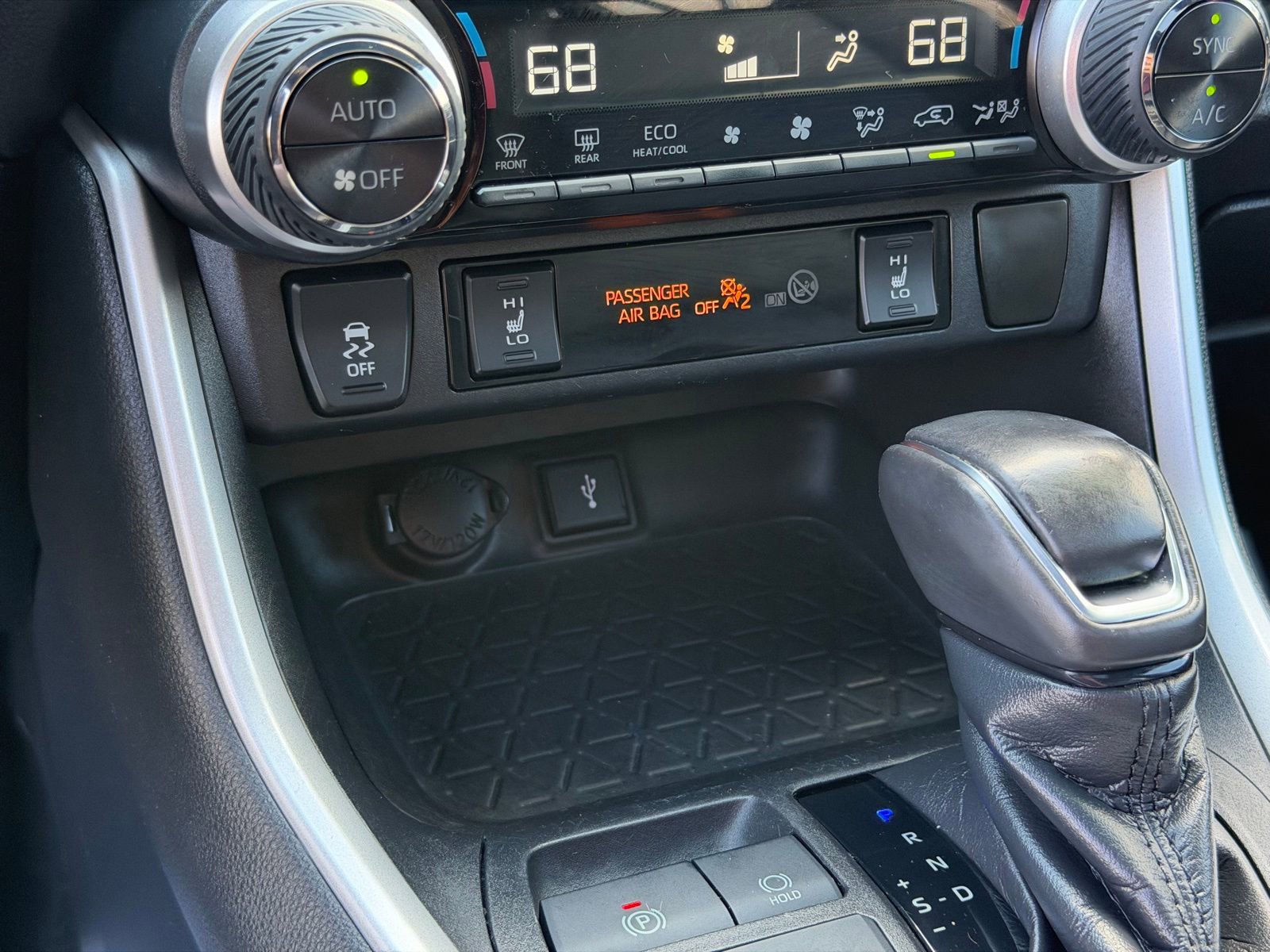 Used 2020 Toyota RAV4 XSE w/ XSE Grade Weather Package image 23