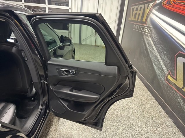 Used 2021 Volvo XC60 T5 Momentum w/ Protection Package Premier image 25