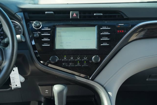 Used 2018 Toyota Camry LE image 28