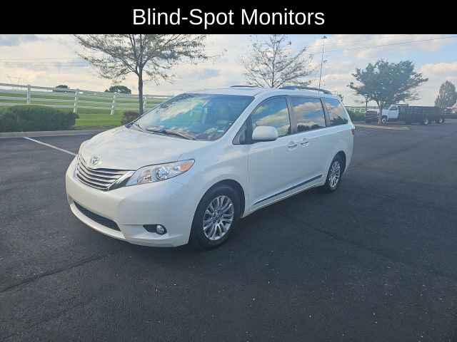Used 2017 Toyota Sienna XLE w/ XLE Navigation Package FWD image 2