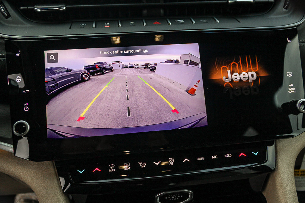 New 2027 Jeep Grand Cherokee Limited RWD image 21