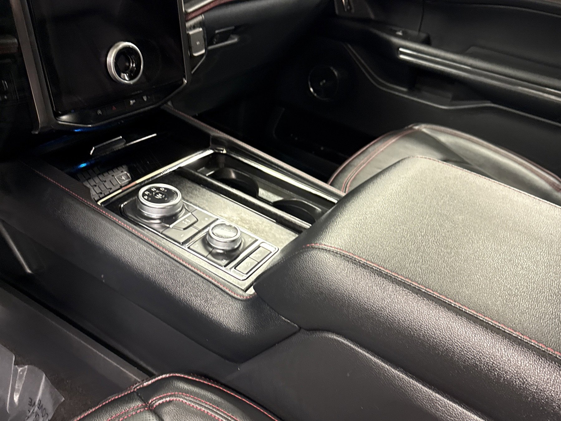 Used 2024 Ford Expedition Limited image 10